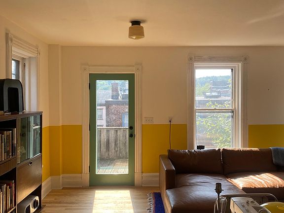 Living room (door to deck)