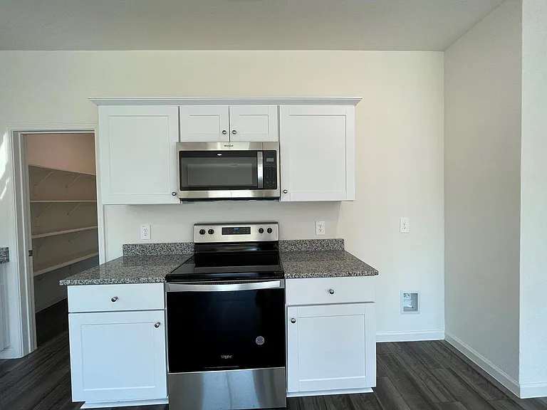 786 Yorkshire Dr — Photo 10
