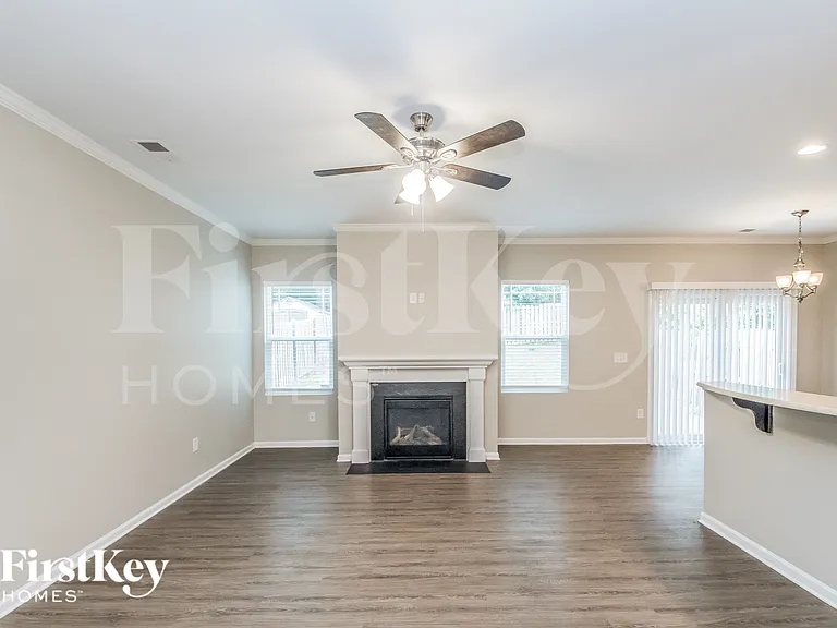 2055 Tanners Mill Dr — Photo 2