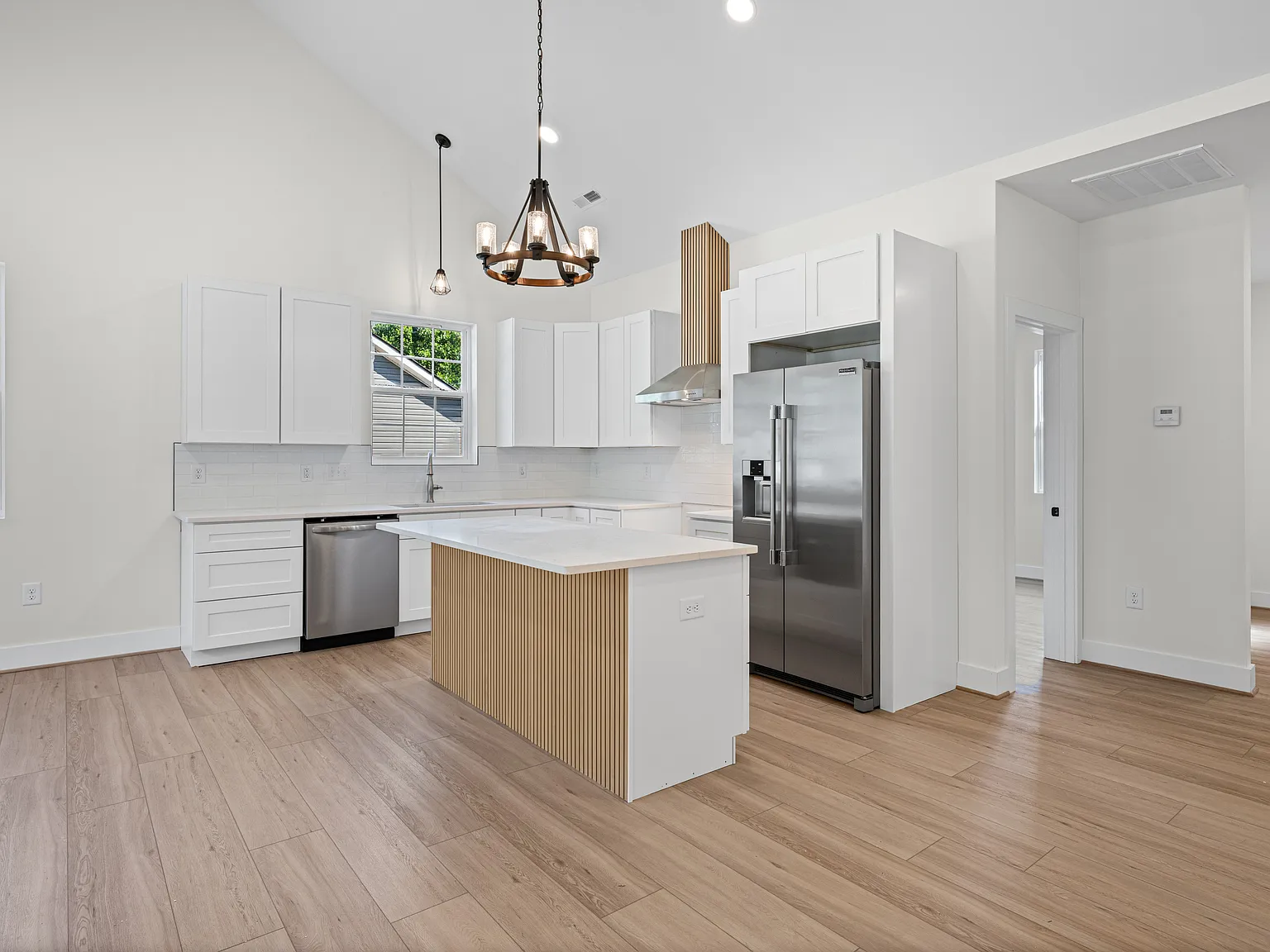 3 bed, 1346 sqft, $2,000 — Photo 2