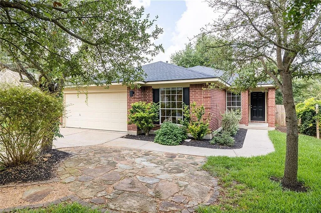 3 bed, 2.0 bath, 1560 sqft, $2,700 — Photo 2
