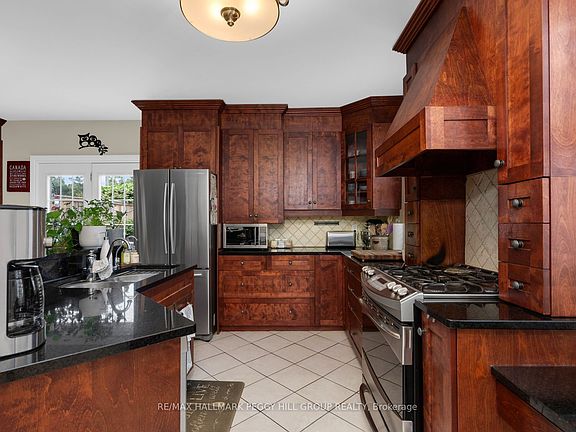 3rd image of 12 Beacon Rd