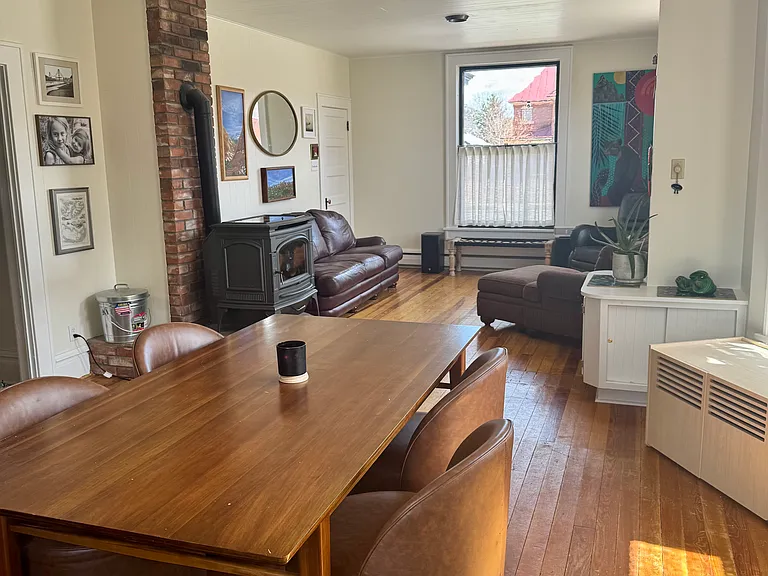 834 F St — Photo 4