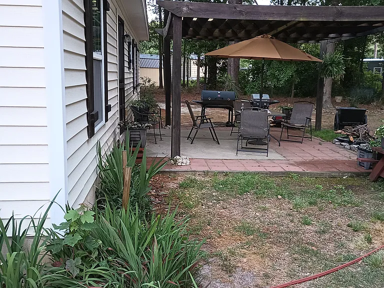 2233 Bracey Ave — Photo 1