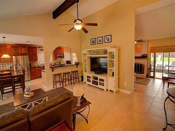 3rd image of 1320 Avenue Del Sol