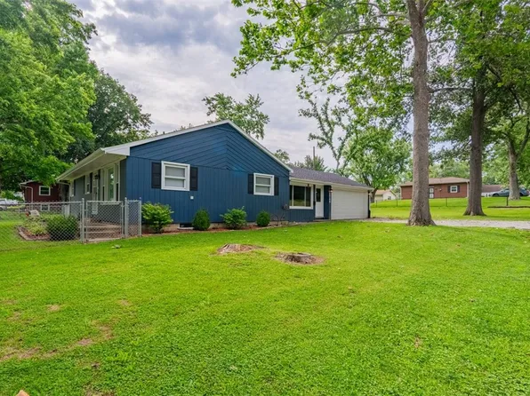 1745 W Melrose Ct, Decatur, IL 62526