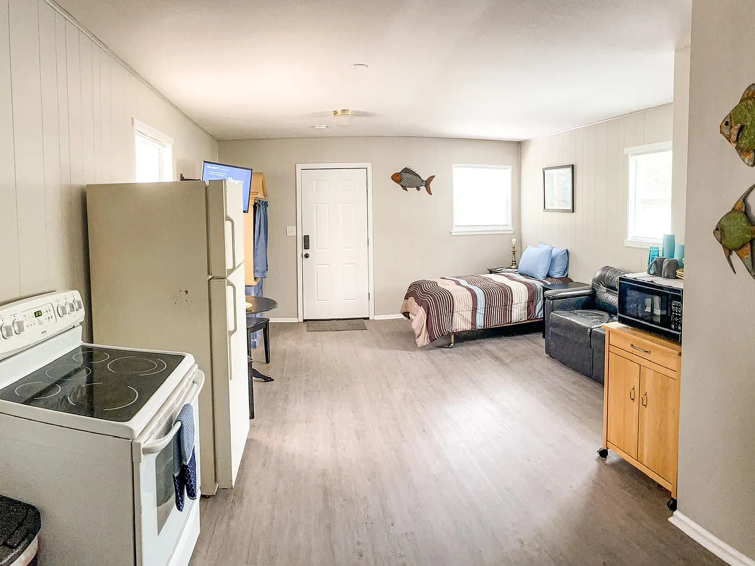 Studio, $875 — Photo 4