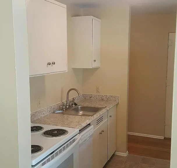 525 E Roy St — Photo 2