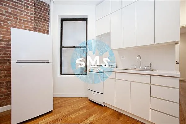 Rented by Space Marketing Shop | media 10