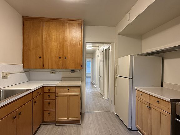 3rd image of 4713 Brooklyn Ave NE #3