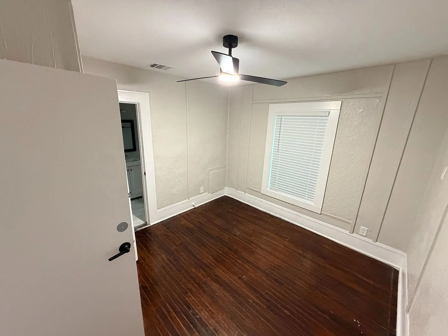 Delmas St - 1023 Delmas St, Unit B - Bright 2-Bedroom Houston Rental with Washer/Dryer Connections — Photo 4