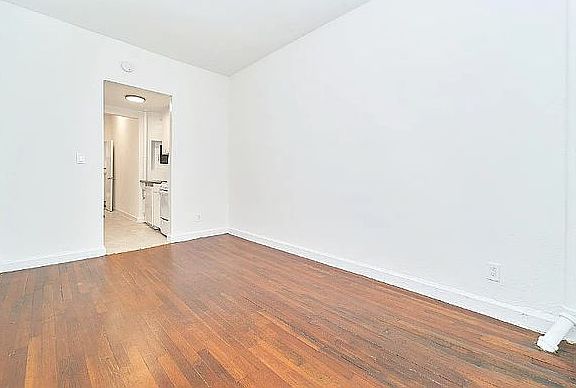 4th image of 353 W 44th St APT 5C