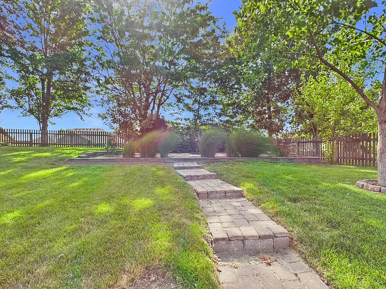 116 Deerfield Dr — Photo 48