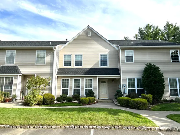 265 Stratford Pl, Morganville, NJ 07751