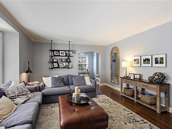 4th image of 1018 W Gregory Blvd