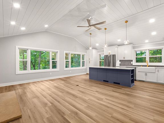 4th image of 3951 Oak AVENUE