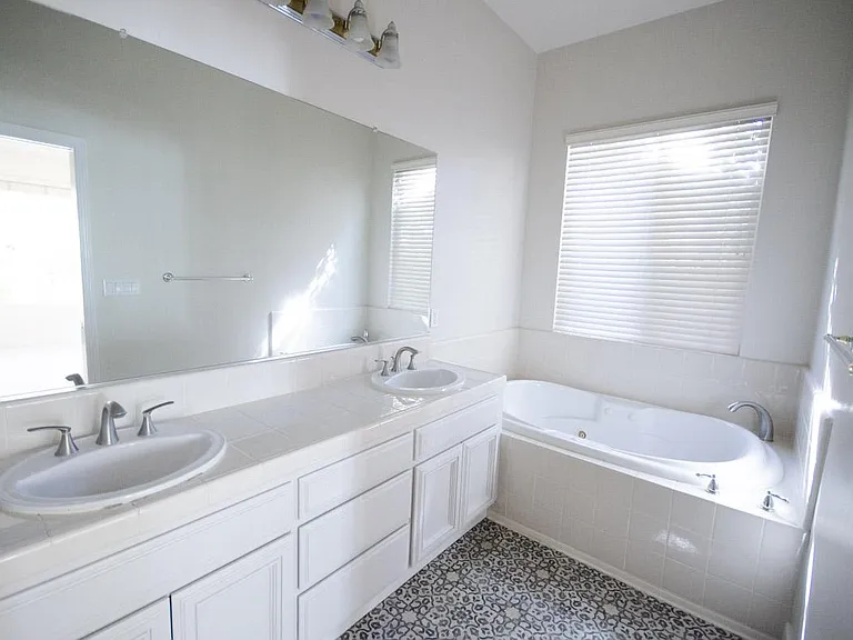 3220 Vernazza Ave — Photo 8
