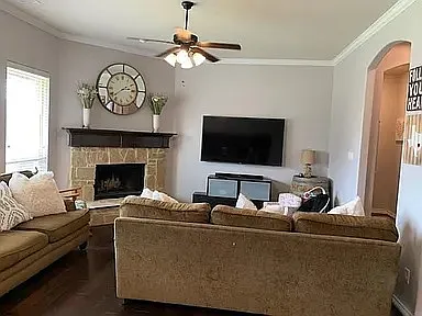 421 Commonwealth Dr — Photo 3