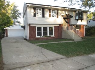 757 N Hillcrest Dr, Romeoville, IL 60446