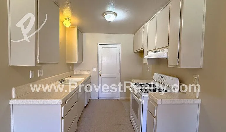 20130 Rimrock Rd #B — Photo 7