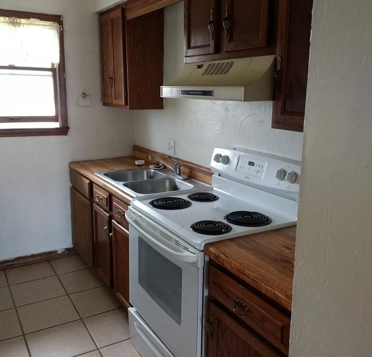 320 E State St — Photo 4