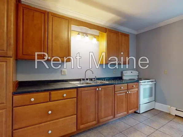 23 Dillingham St #1, Bangor, ME 04401