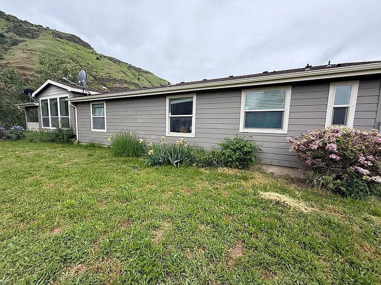 20324 Clearwater Dr — Photo 2