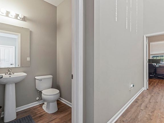 5th image of 1004 Woodall Ct.