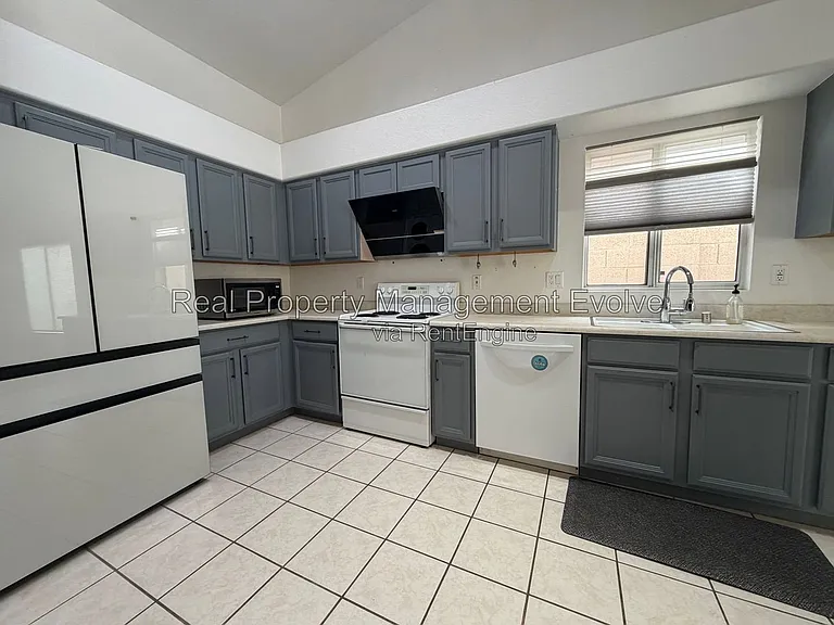 2227 E Edna Ave — Photo 9