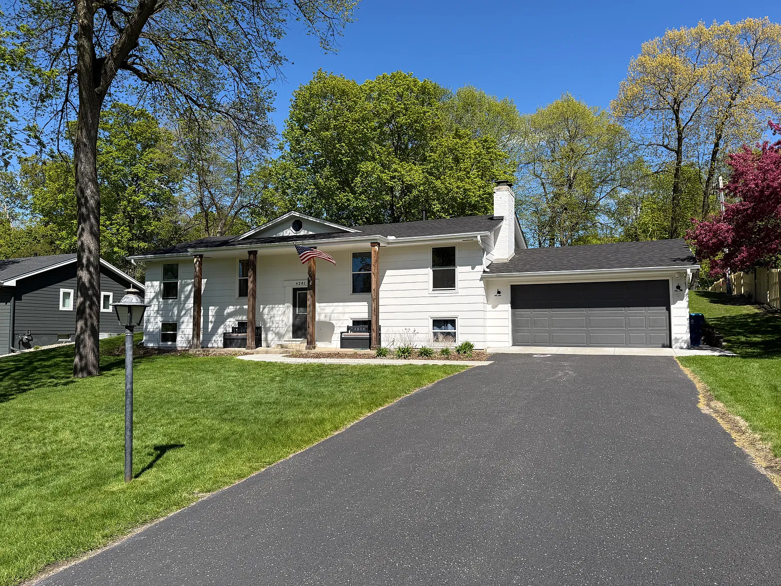 6 bed, 2700 sqft, $3,975 — Photo 3