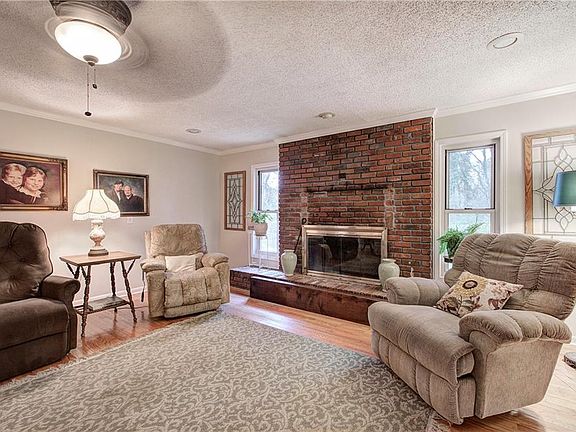 2nd image of 27 Oakdale Dr