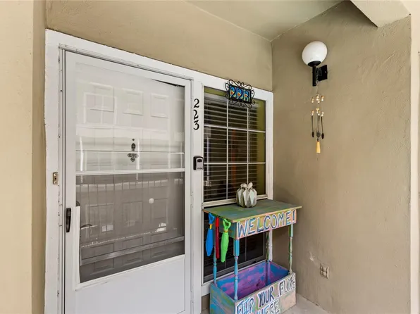 921 Marine Dr APT 223, Galveston, TX 77550