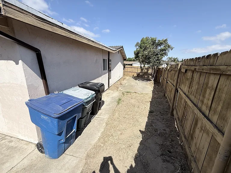 1561 Olive Ave — Photo 17
