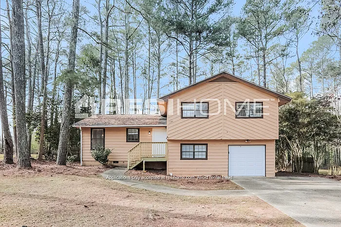 3943 Woodland Cir SE — Photo 1