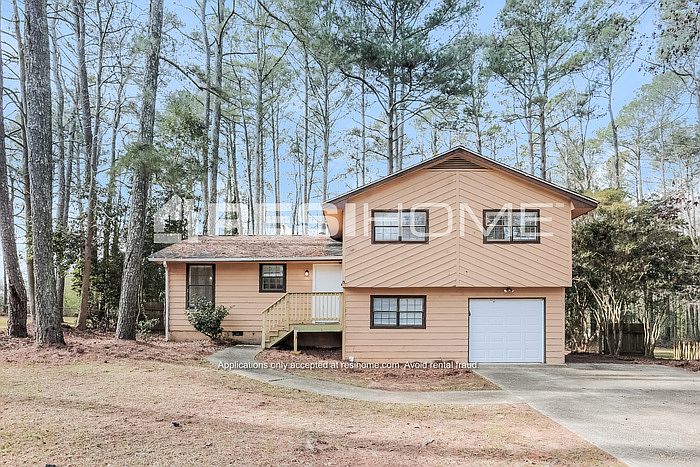 1st image of 3943 Woodland Cir SE