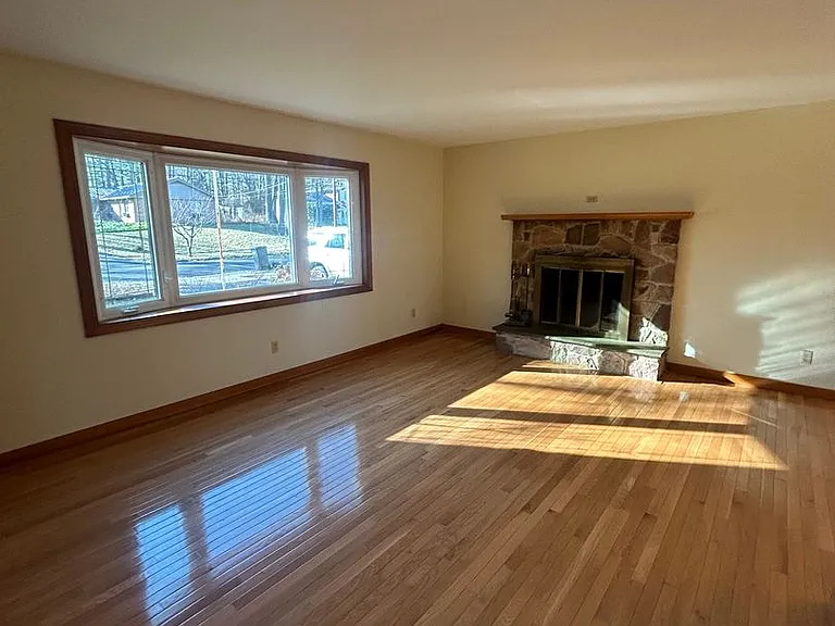 643 Wiltshire Dr — Photo 6