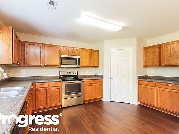 5th image of 872 Willow Creek Dr