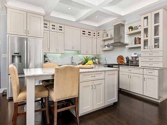 3rd image of 2253 W Foster Ave #2