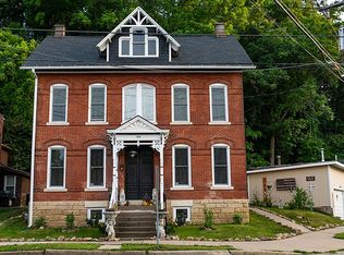 396 W Locust St, Dubuque, IA 52001