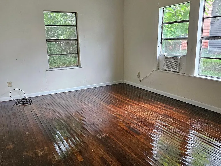 1324 Washington St — Photo 4