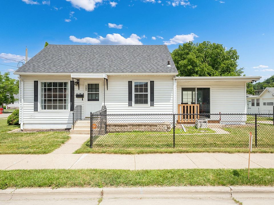 1st image of 1205 9th St NE
