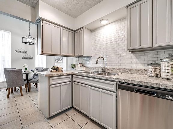 3rd image of 3417 Castle Rock Ln