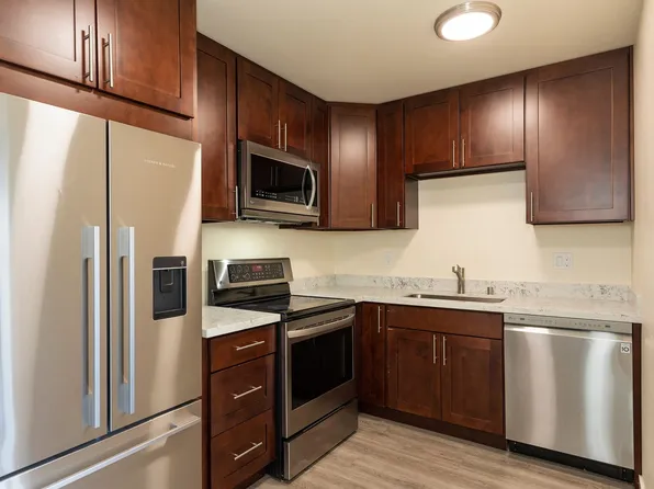 The Dexter - Located on Dexter Ave is steps from the Fremont Bridge