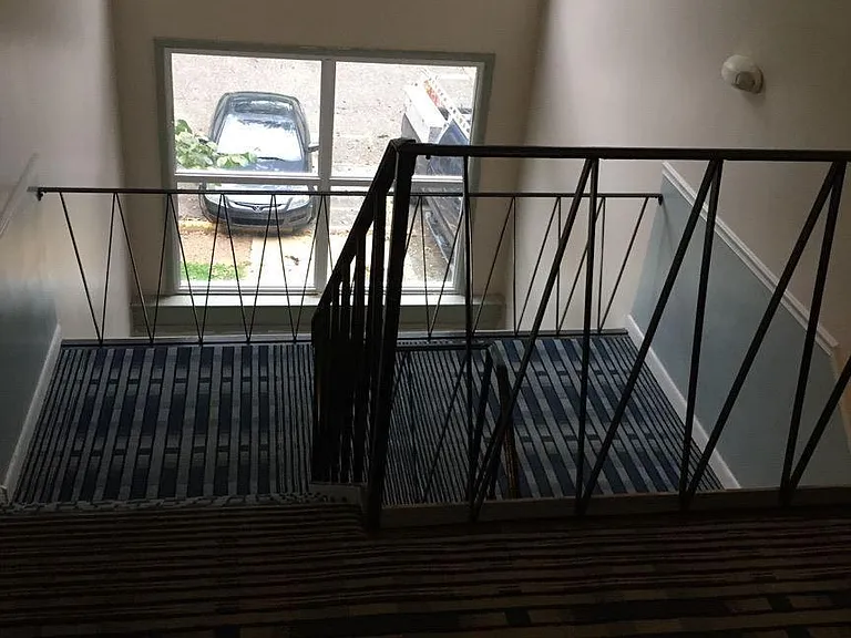Cameron Apartments — Photo 25