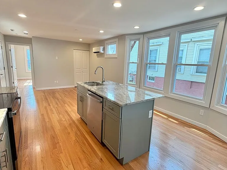 18 Cedar St — Photo 35