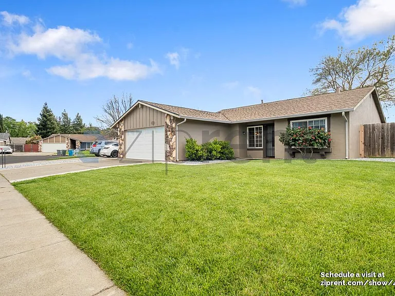 208 Richard Pl — Photo 2