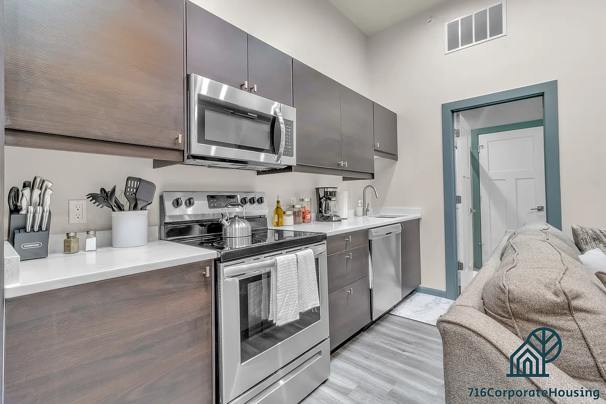 Building Photo - 44 E Utica St #3B