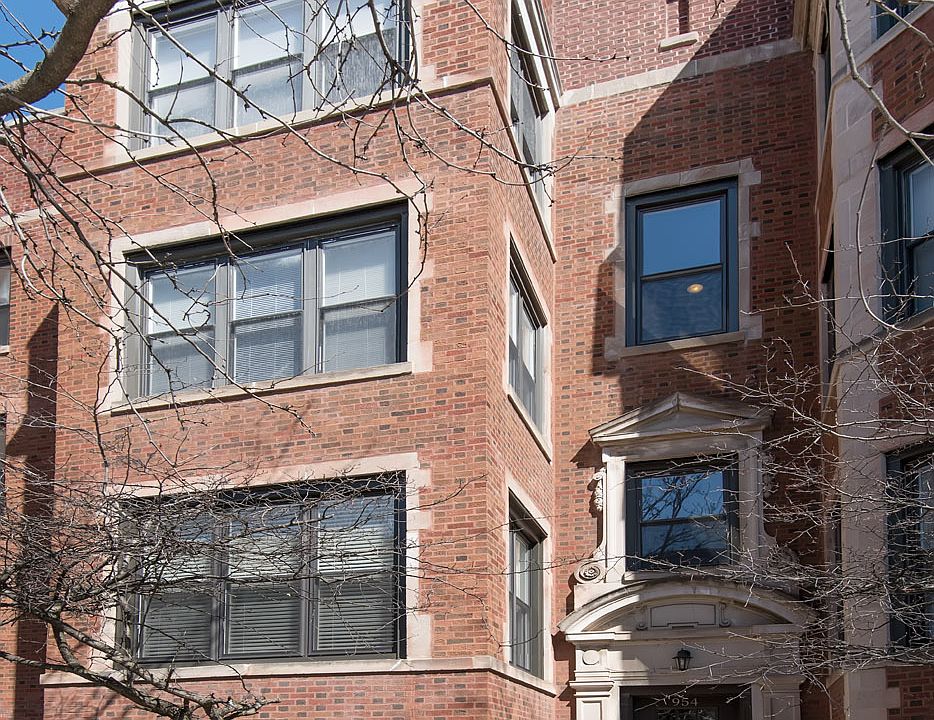 1st image of 954 W Belle Plaine Ave APT 1W