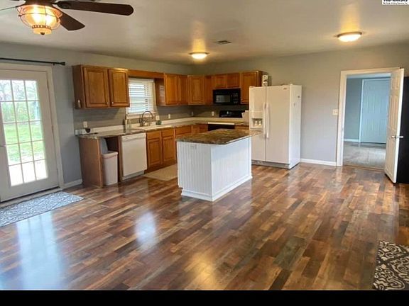 3rd image of 1608 W Blanchard Ave