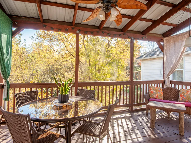 110 Chisholm Pl — Photo 13